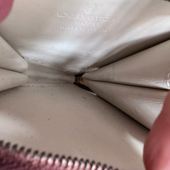 Louis Vuitton heart shaped coins bag - Picture 13 of 17